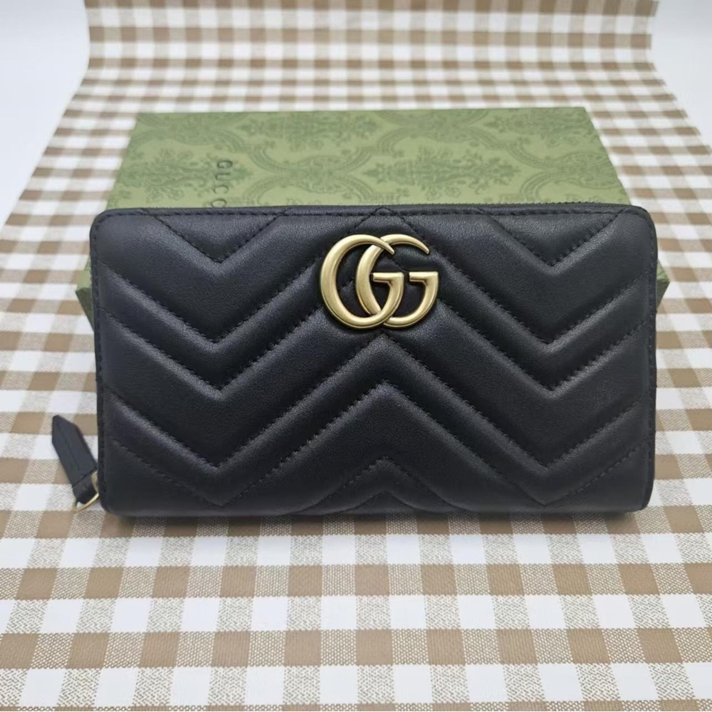 Gucci Black Chevron Wallet with Gold Logo